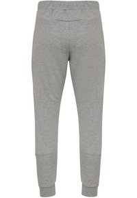 Šedé tepláky s měkkou texturou, zúženými nohavicemi, elastickým pasem a žebrovanými manžetami. Pro dodatečný design jsou na bocích švy.