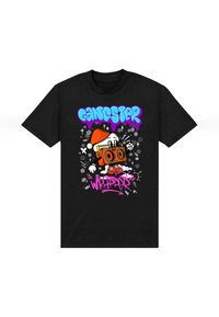 Camiseta de algodón negra que presenta un personaje de dibujos animados con un boombox, vistiendo un sombrero de Papá Noel, rodeado de texto y diseños coloridos en estilo grafiti.