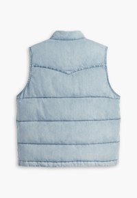 Veste sans manches, bleu clair et rembourrée, avec un col, une texture en quadrillage horizontal et un design de empiècement en V dans le dos.