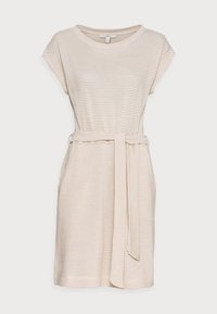 Robe rayée beige à manches courtes, col rond, taille ceinturée et poches latérales. Tissu doux avec une coupe confortable et décontractée.