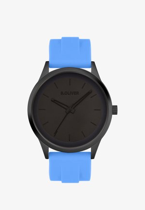 Zwarte horloge met een ronde wijzerplaat en een blauwe siliconen band. Voorzien van minimalistische zwarte uurmarkeringen en wijzers. Merknaam weergegeven op de wijzerplaat.
