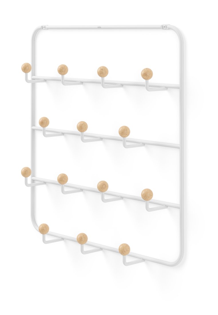 Biały metalowy wieszak ścienny z sześcioma poziomymi prętami i drewnianymi kulkami jako hakami, zaprojektowany do wieszania przedmiotów. Struktura jest prostokątna z zaokrąglonymi krawędziami.