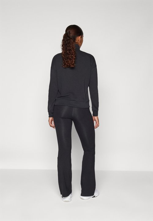 adidas Women's Essentials Small Logo Flared Leggings Black/White — foto 3