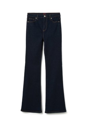 Dunkelblaue Denim-Jeans mit ausgestelltem Bein und glatter Textur, Fünf-Taschen-Design, kontrastierender orangefarbener Naht und mittelhohem Bund.