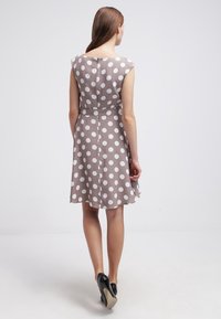 Wallis Vestido informal - taupe