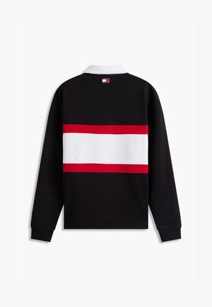 Zwart sweatshirt met lange mouwen, witte kraag, brede horizontale witte streep met rode rand over de rug, en een klein Tommy Hilfiger-logo onder de kraag.