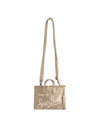 Beige rechthoekige stoffen tas met de tekst "Tender to Saint Barth", kleine handvatten en een lange verstelbare schouderriem.