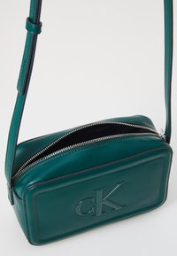 Calvin Klein BOLD MONOGRAM - Axelremsväska - maya blue