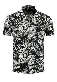 Camisa de manga corta de tela negra con patrones de hojas tropicales blancas, botón en la parte delantera y diseño de cuello clásico.