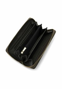 Portafoglio in pelle nera con chiusura a zip, dotato di più scomparti per carte, un compartimento centrale con zip e una fodera interna testurizzata.