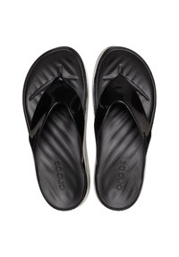 Schwarze Flip-Flop-Sandalen mit glänzendem Obermaterial und strukturiertem Fußbett. Die Sohle hat ein weißes Akzent und dezente Logo-Prägung. Leichtes Design.