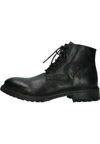 Botín de cuero negro hasta el tobillo con punta redonda, superficie texturada, cierre con cordones y suela rugosa. Presenta costuras sutiles y un diseño duradero.