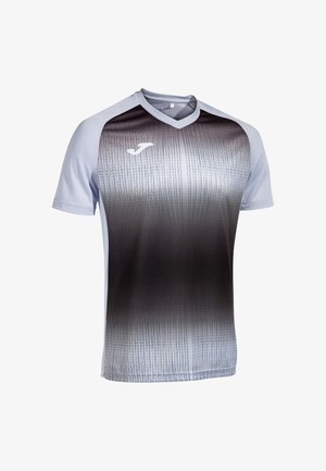 Maglia sportiva a gradiente grigio con maniche corte, scollo a V e linee verticali strutturate. Realizzata in tessuto leggero e traspirante.