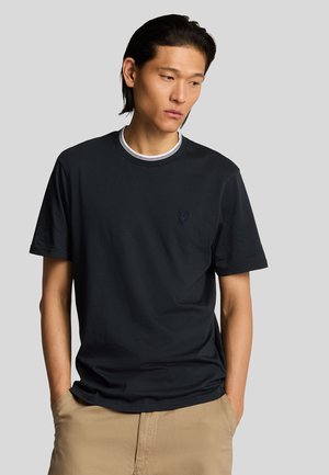 T-shirt in cotone blu navy con collo bianco a costine e un piccolo logo ricamato sul petto. Maniche corte, vestibilità rilassata.