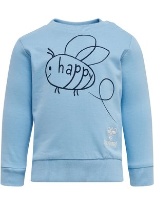 Lichtblauwe sweater met een zwart bijenafbeelding en het woord "happy." Inclusief geribbelde manchetten en halslijn, met drukknopen op de schouder.