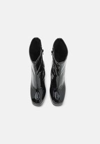 Even&Odd Ankelboots med høye hæler - black