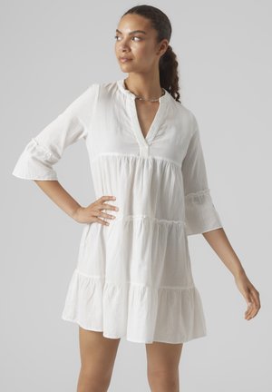 Vero Moda VMHELI 3/4 SHORT WVN GA - Denní šaty - snow white