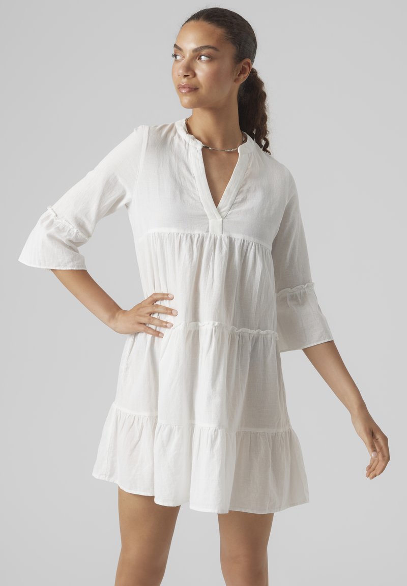 Vero Moda VMHELI 3/4 SHORT WVN GA - Kasdienė suknelė - snow white