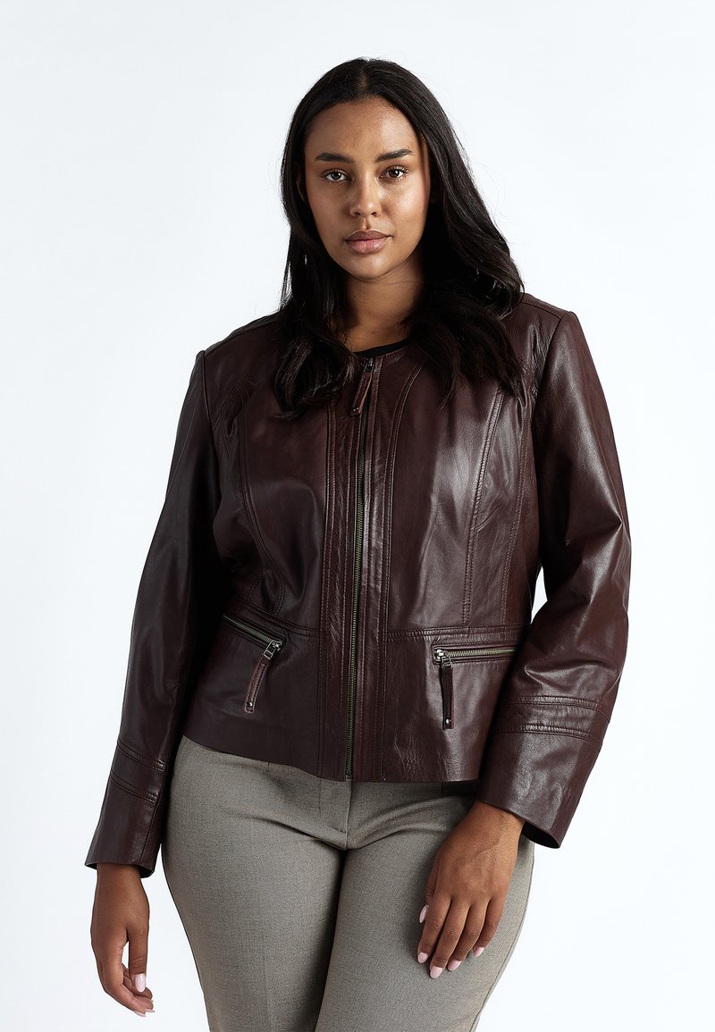 Brun læderjakke med en tætsiddende design, lynlåslukning foran og to sidelommer. Har syede detaljer og brede ærmer for komfort.