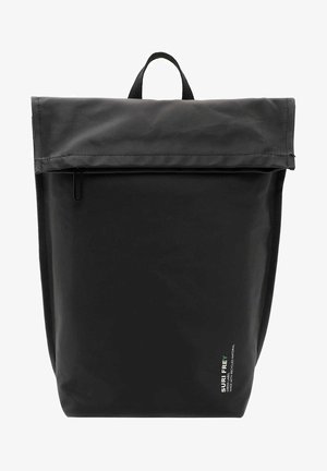 Zwarte roll-top rugzak gemaakt van duurzaam materiaal. Beschikt over een ritsluiting en een bovenhandgreep voor gemakkelijk dragen. Minimalistisch ontwerp met logodetail.