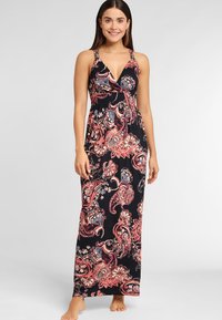 Vestido largo con escote en V profundo y tirantes halter, con una base en color marino y vibrantes patrones de paisley en rosa, rojo y turquesa. Tejido suave.