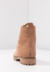 Blackstone Botines con cordones - beige