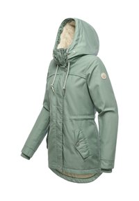 Zielona kurtka z kapturem, z miękką podszewką, regulowanymi sznurkami, przednimi kieszeniami i detalami na zatrzaski. Gładki materiał i swobodny styl.
