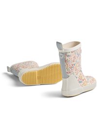 Par čevljev za dež z gumijasto zasnovo do sredine meč, z rožnatim vzorcem, rumenimi teksturiranimi podplati in sivimi zankami za poteg na belem ozadju.