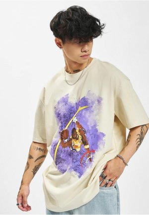 Upscale by Mister Tee BASKETBALL CLOUDS 2.0 OVERSIZE - Print T-shirt - sand