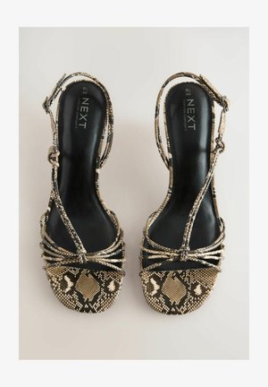 Zwarte en beige hoge hakken sandalen met een slangenprint patroon, een strappy ontwerp en een gladde afwerking. Merkenlogo zichtbaar op de binnenzool.