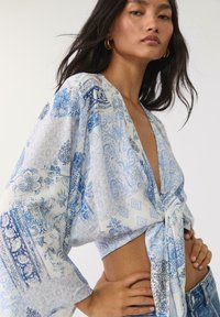 Stradivarius FLOWING WITH KNOT DETAIL  - Blouse - blue