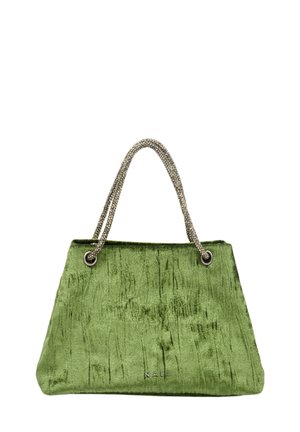 Zelená sametová kabelka s texturovaným povrchem, kovovými řetízkovými uchy a strukturovaným tvarem. Na přední straně je logo značky.