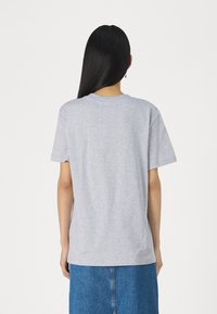 Calvin Klein HERO LOGO REGULAR - Triko s potiskem - light grey