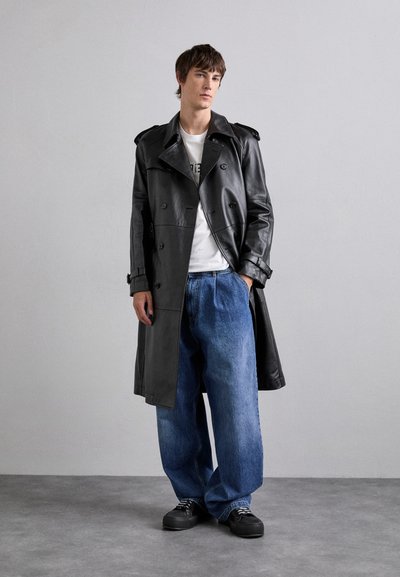 MOSCHINO CAPPOTTO - Trenchcoat - nero