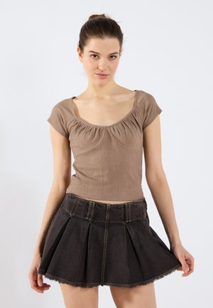 - T-shirt basic