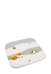 Bunt gemusterte Spielmatte aus weichem Stoff mit grünen, beigen und weißen Abschnitten. Enthält einen plüschigen Fuchs und einen runden blauen Akzent.