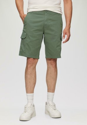 Green cargo shorts made of cotton with a relaxed fit, featuring two side pockets, a button closure, and a hem just above the knee.
