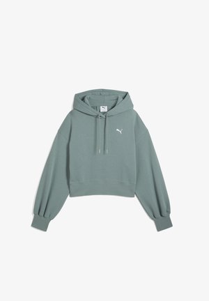 Geknipte hoodie van saliegroen stof, met een trekkoordcapuchon, ribgebreide manchetten en een wit Puma-logo op de borst. Soepele textuur.
