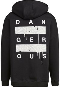 Sort hættetrøje med fed hvid tekst "DANGEROUS" på ryggen, med et struktureret mønster bag bogstaverne og dråbeeffekt.
