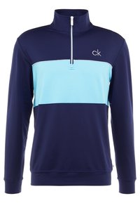 Námořnický pulovr s polozipem, zdobený světle modrým vodorovným pruhem přes hruď a vyšitým logem "ck" na levé straně.