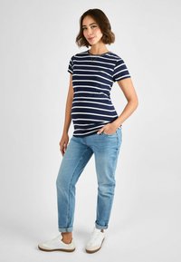 NURSING - Trükipildiga T-särk - navy white stripe