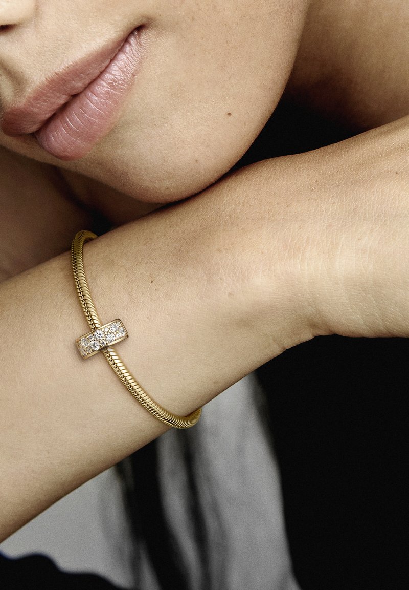 Pandora CLEAR PAVÉ CLIP - Charm - gold plated/goldfarben - Zalando.de