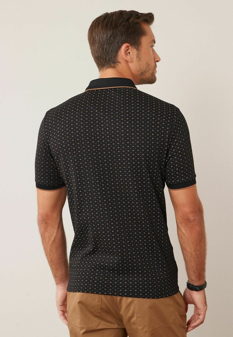 Next GEO PRINT - Polotričko - black gold diamond