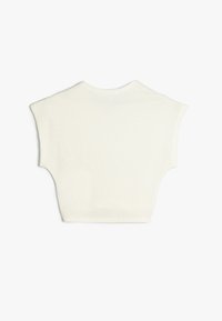 Witte cropped top van zachte stof, met kapmouwen, een ronde halslijn en een gladde textuur zonder zichtbare patronen of accenten.