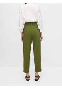 Massimo Dutti Chinosy