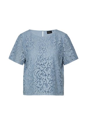 Jasnoniebieska koronkowa bluzka z krótkim rękawem, wzorem kwiatowym i okrągłym dekoltem, z zapięciem na guzik z tyłu w kształcie dziurki na klucz.