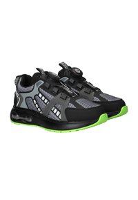 Une paire de baskets de sport noires et grises avec des semelles vert fluo, une tige en mesh et un système de laçage réglable à molette.