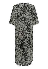 Robe imprimée animal en gris et noir. Coupe lâche avec des manches courtes, design mi-long et texture de tissu naturel. Vue de l'arrière montrée.