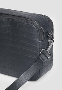 s.Oliver TAS - Umhängetasche - schwarz