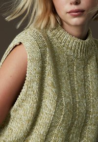 Next SLEEVELESS CHUNKY REGULAR FIT - Pulóver - green nautral twist